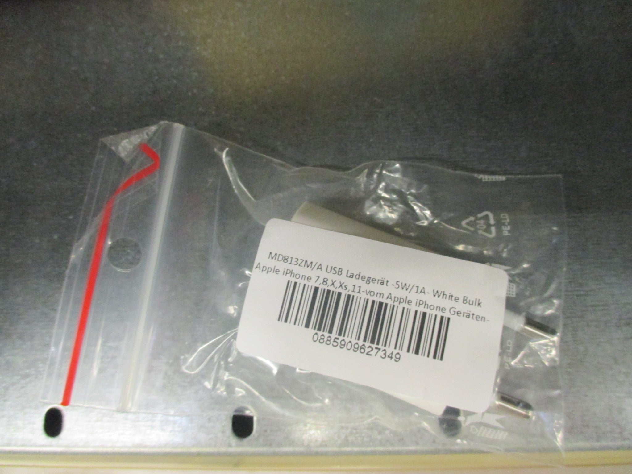 Apple USB Charger Adapter BULK / LOSE MD813 Apple USB Charger Adapter BULK / LOSE MD813